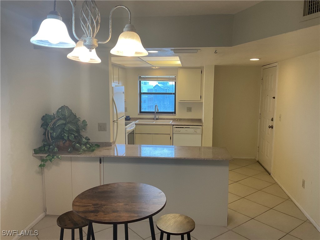 2 Bed Condominium for Sale in Fort Myers Beach, FL, $450,000 — photo 2