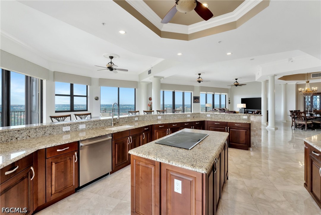3 Bed Waterfront Home for Sale in Fort Myers, photo 2