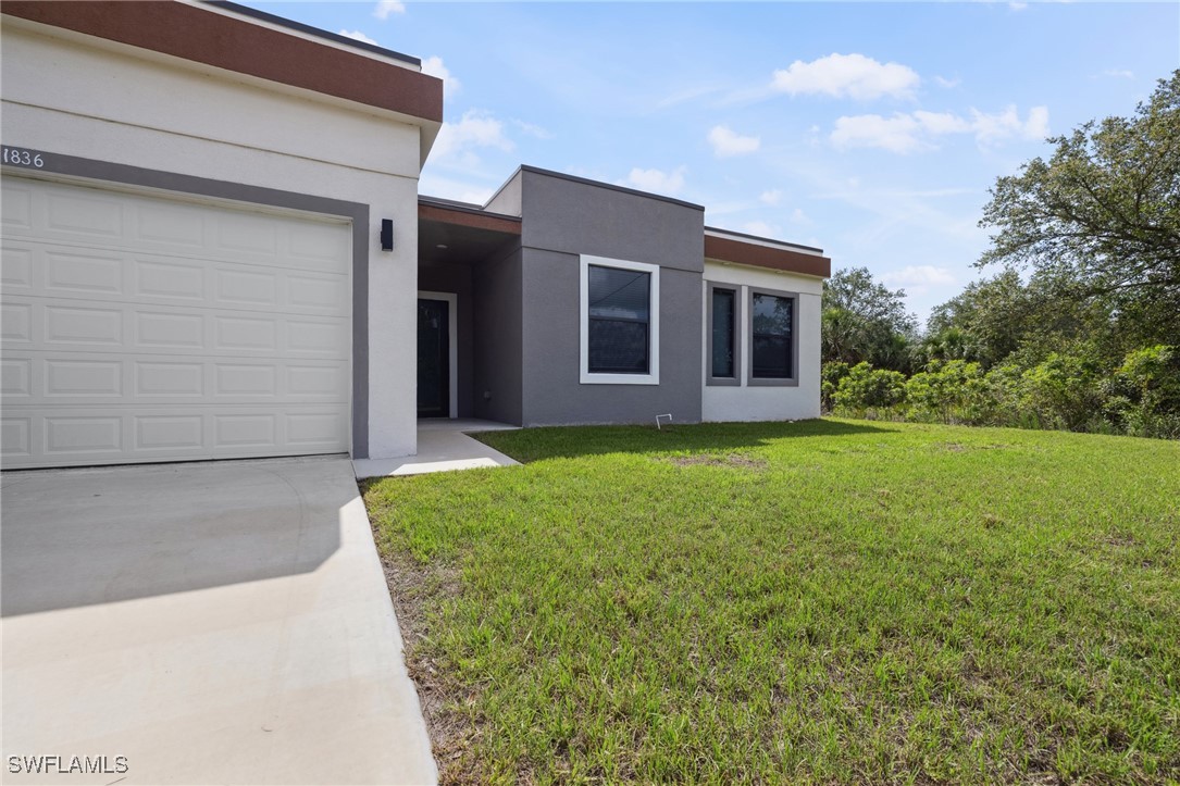 3 Bed SingleFamilyResidence for Sale in Lehigh Acres, photo 2