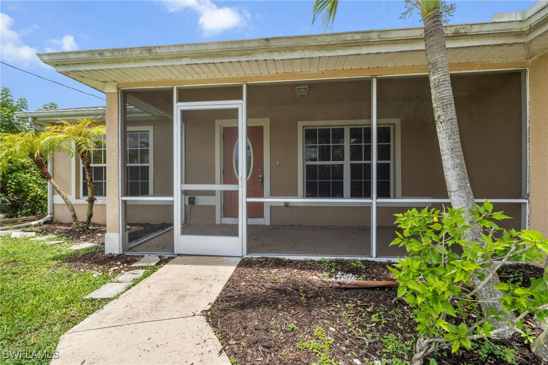 3 Bed SingleFamilyResidence for Sale in Fort Myers, FL — photo 2