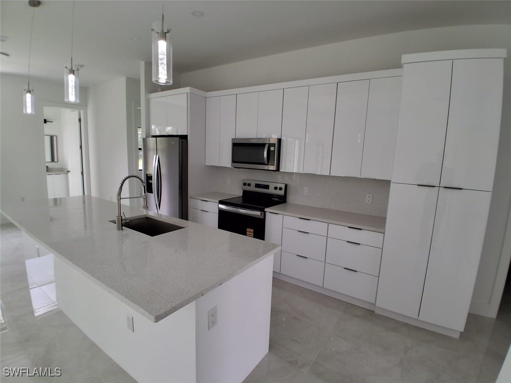 3 Bed SingleFamilyResidence for Sale in Lehigh Acres, photo 2