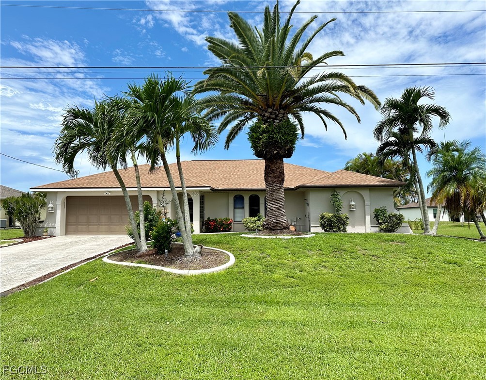 3 Bed Pool Home for Sale in Cape Coral, photo 2