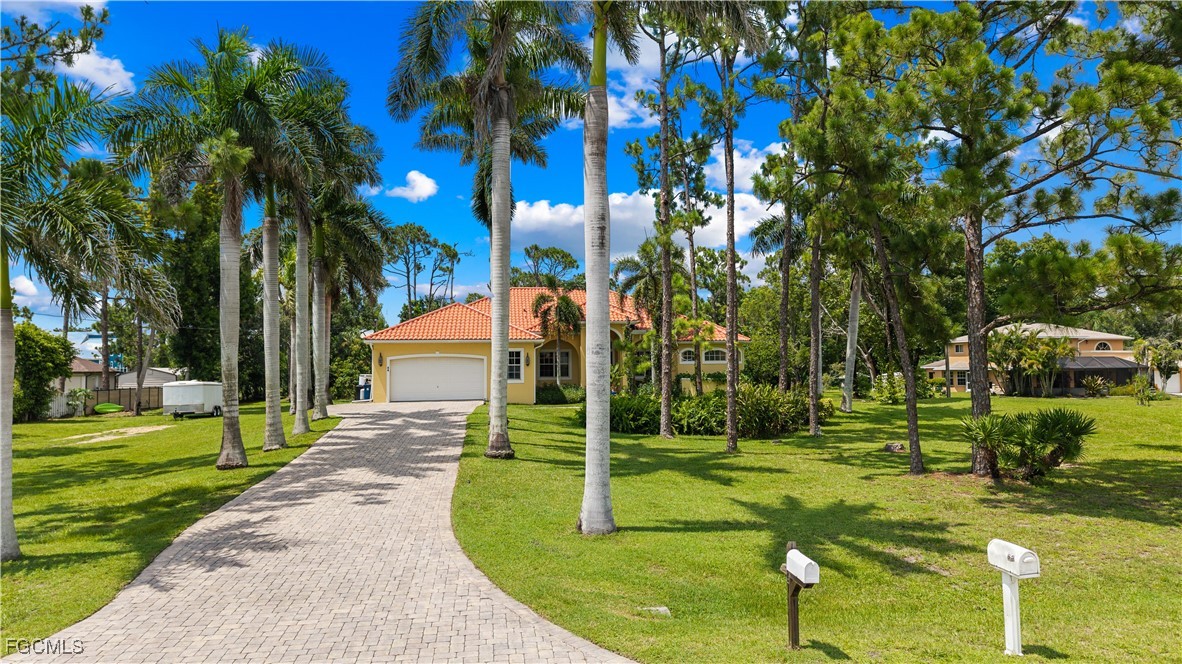 3 Bed Pool Home for Sale in Cape Coral, photo 2