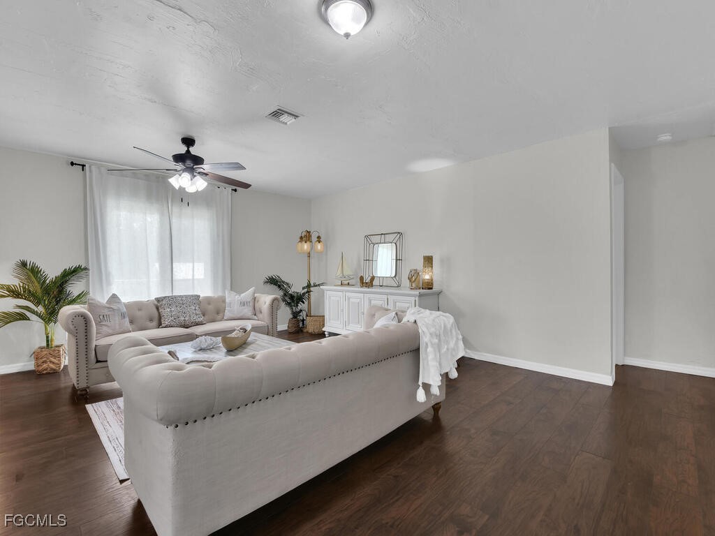 4 Bed SingleFamilyResidence for Sale in Lehigh Acres, photo 2