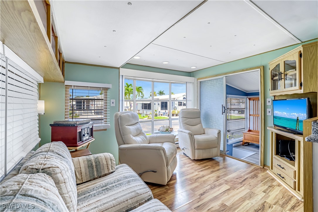 1 Bed ManufacturedHome for Sale in Naples, FL, $89,000 — photo 2