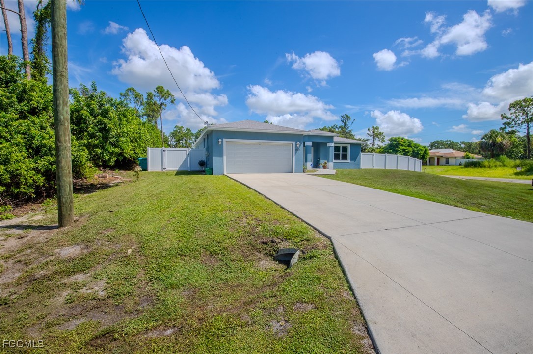 3 Bed SingleFamilyResidence for Sale in Port Labelle, FL — photo 2