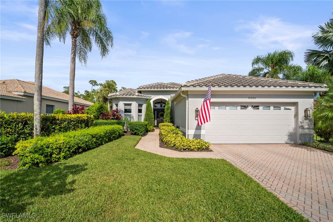 3 Bed SingleFamilyResidence for Sale in Naples, photo 2