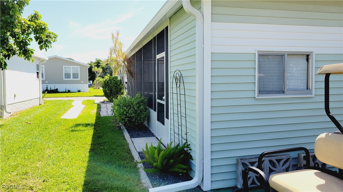 2 Bed ManufacturedHome for Sale in Fort Myers, photo 2