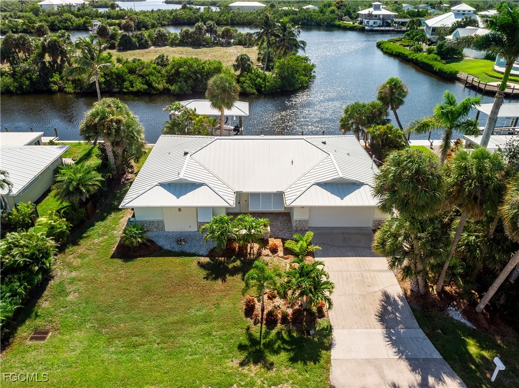 2 Bed Waterfront Home for Sale in Bokeelia, photo 2