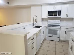 2 Bed Condominium for Sale in Napoli, FL — photo 2