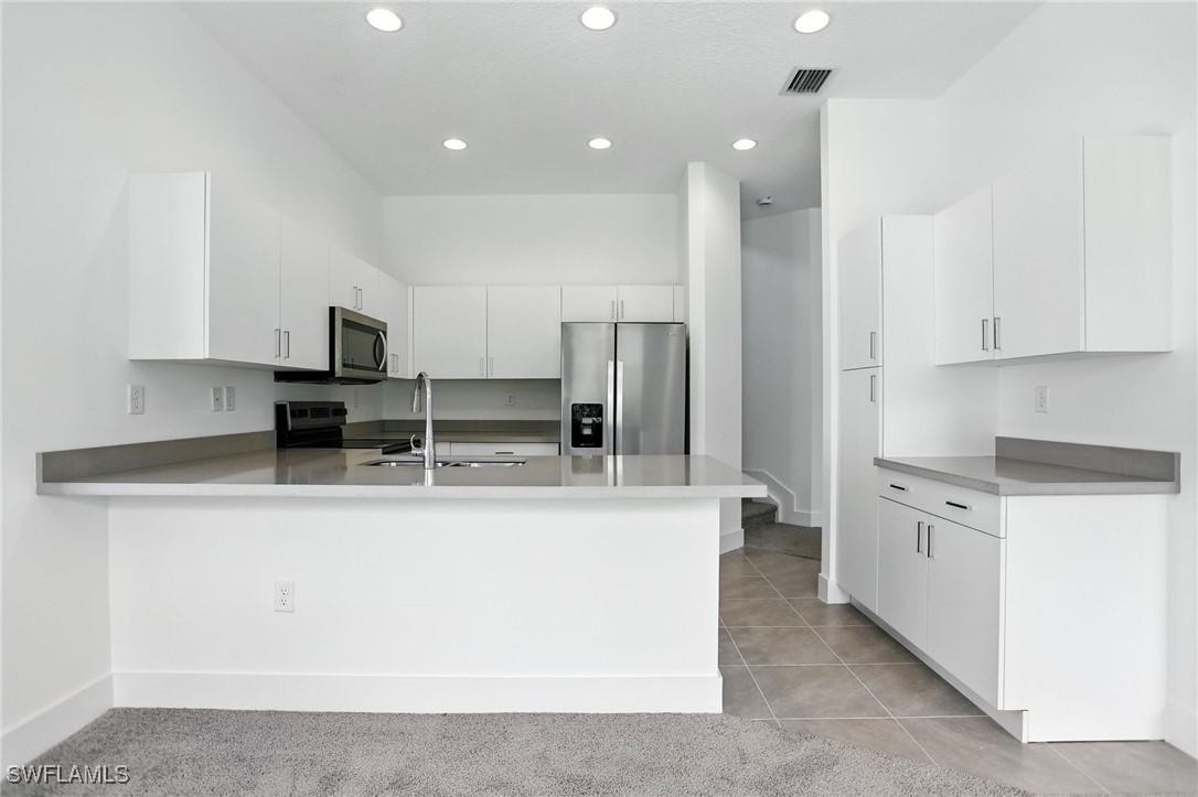 3 Bed SingleFamilyResidence for Sale in Silverwood, FL — photo 2