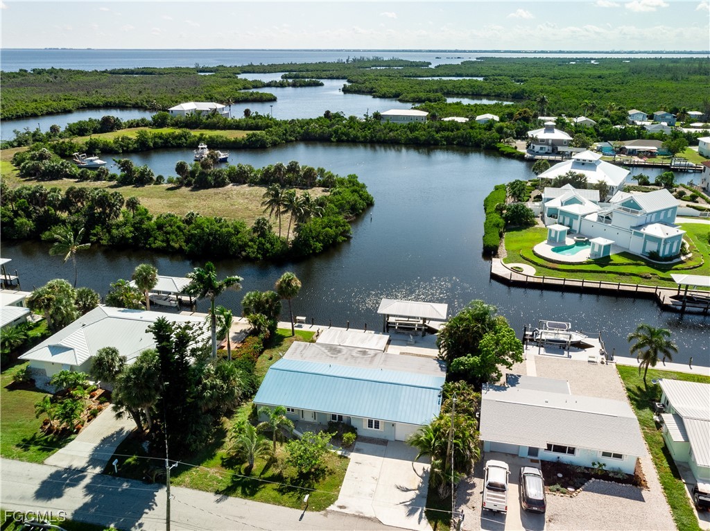 2 Bed Waterfront Home for Sale in Bokeelia, photo 2
