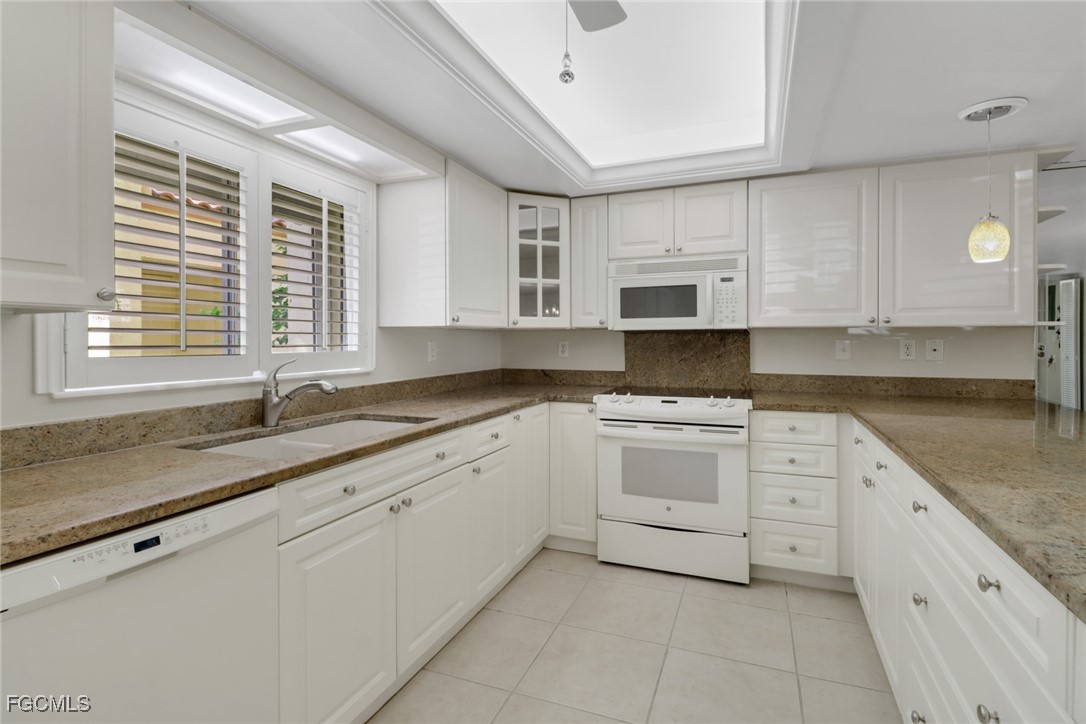 3 Bed Condominium for Sale in Schooner Village, photo 2