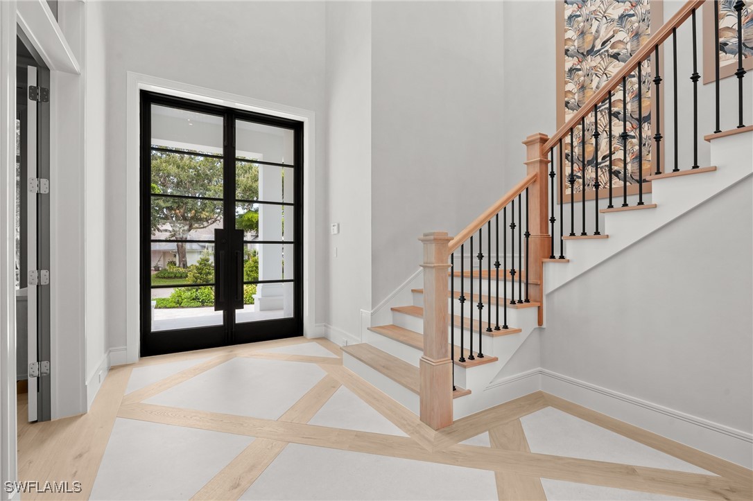 5 Bed Pool Home for Sale in Park Shore, photo 2