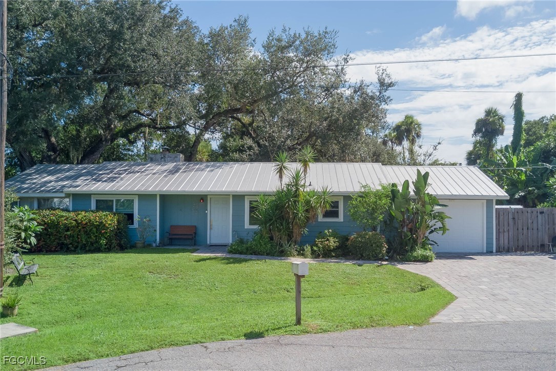 2 Bed Pool Home for Sale in Waterway Shores, photo 2