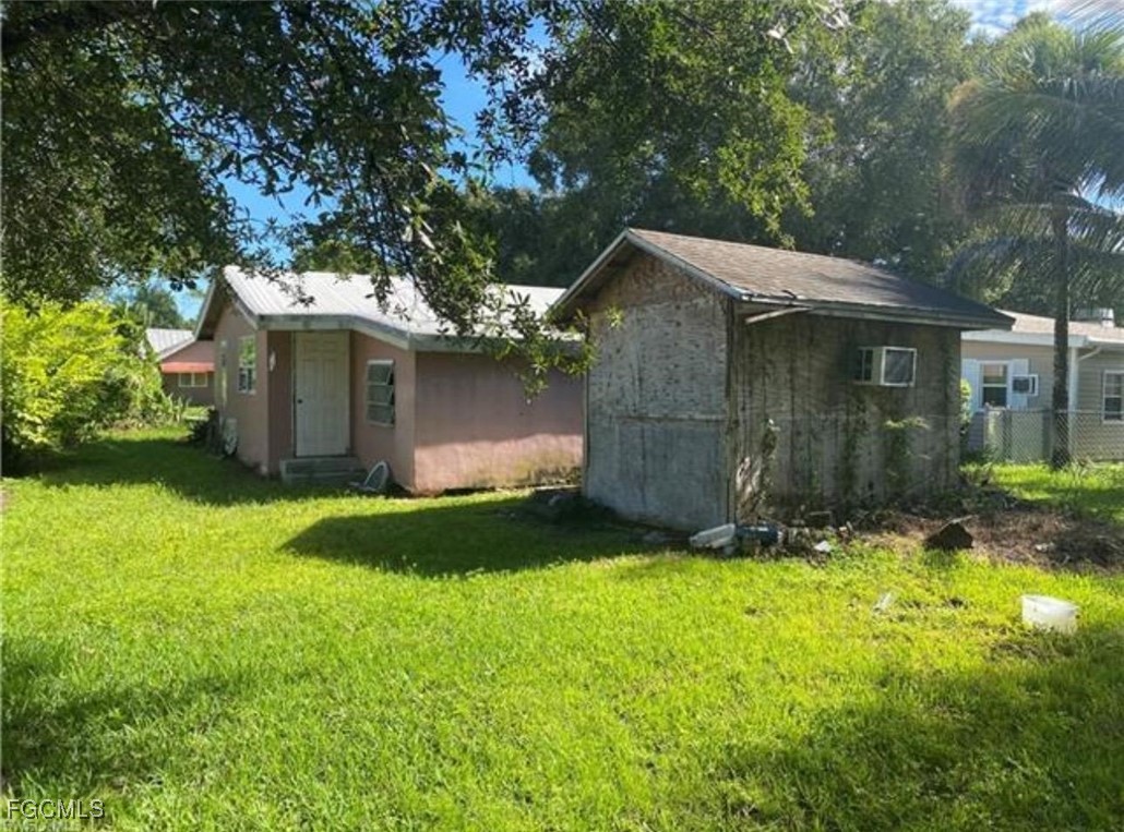 2 Bed SingleFamilyResidence for Sale in North Fort Myers, photo 2
