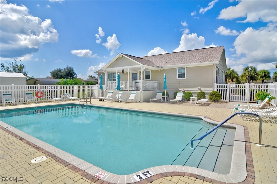 3 Bed SingleFamilyResidence for Sale in Rio Villa Lakes, FL — photo 2