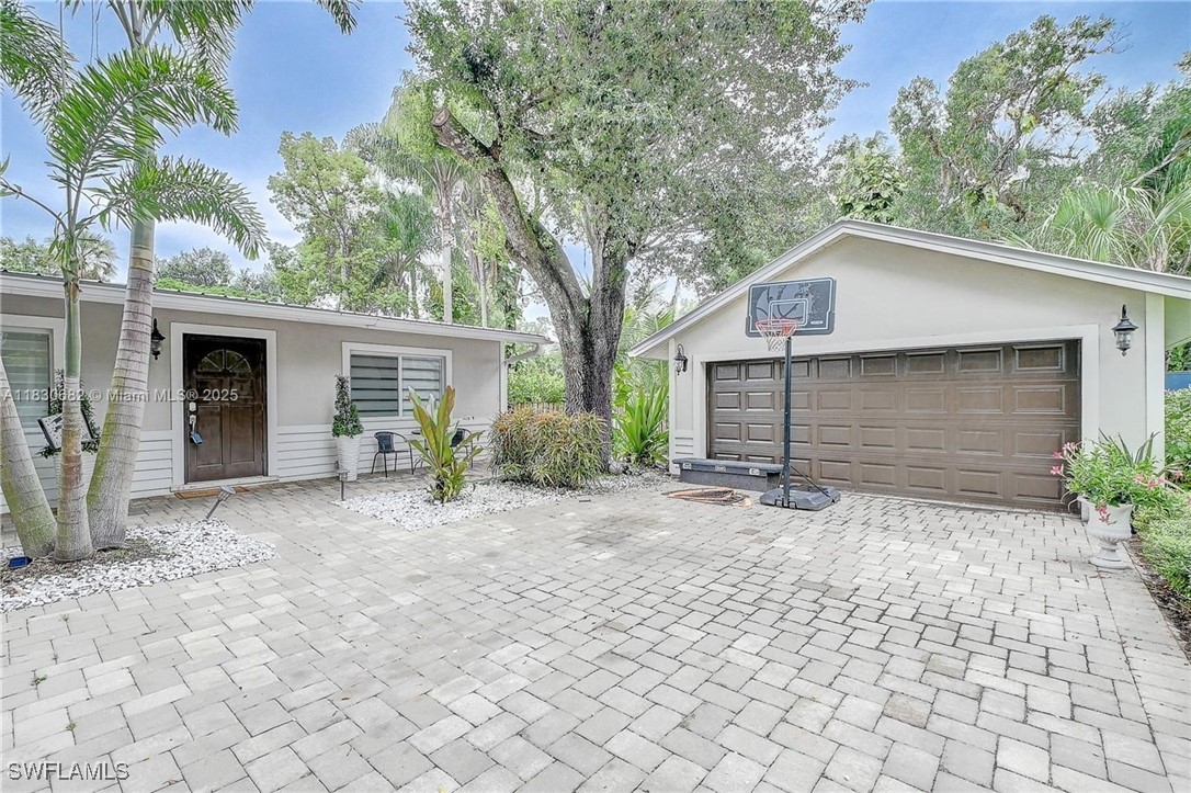 3 Bed SingleFamilyResidence for Sale in Labelle, FL — photo 2