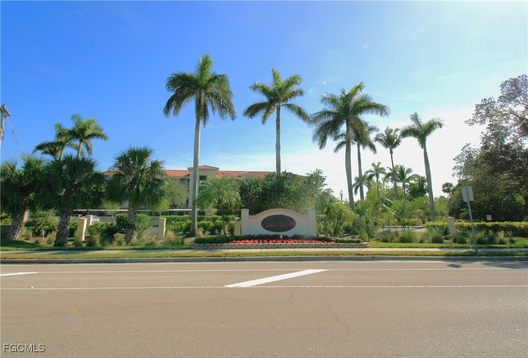 2 Bed Condominium for Sale in Fairway Villas, FL, $190,000 — photo 2