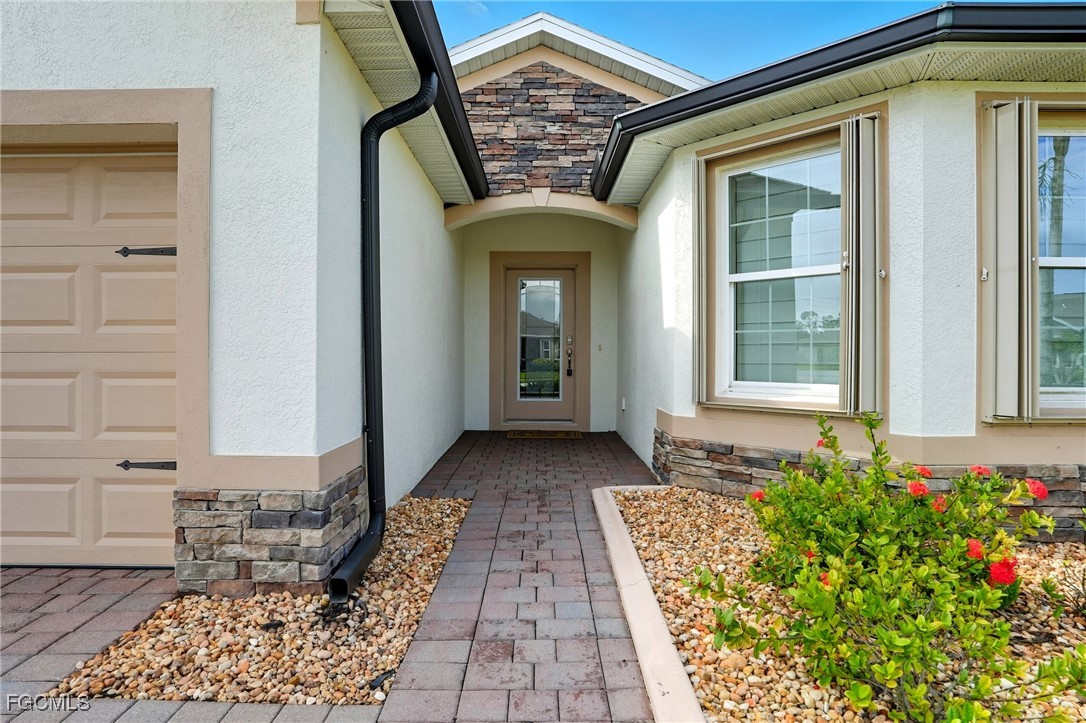 3 Bed SingleFamilyResidence for Sale in Entrada, FL — photo 2