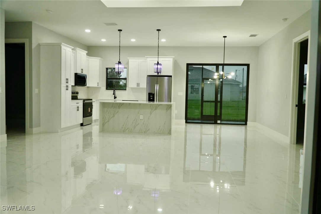 4 Bed SingleFamilyResidence for Sale in Lehigh Acres, photo 2