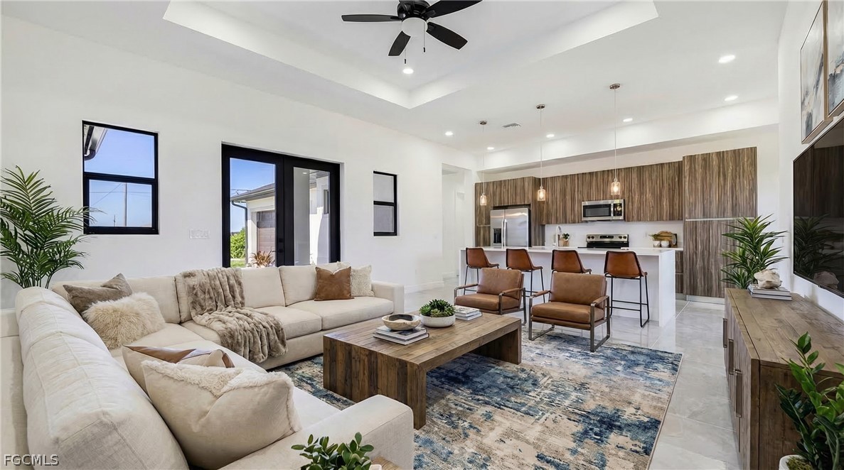 4 Bed SingleFamilyResidence for Sale in Cape Coral, photo 2