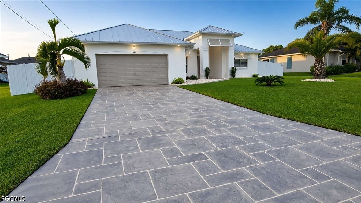 3 Bed SingleFamilyResidence for Sale in Cape Coral, photo 2