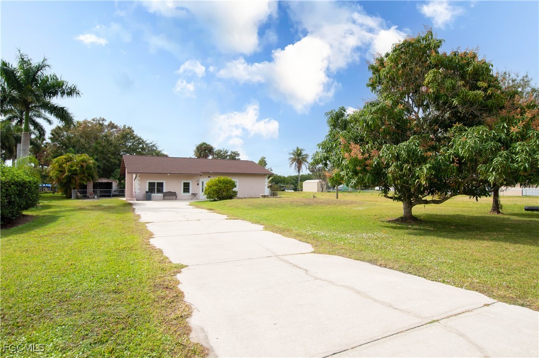 3 Bed Waterfront Home for Sale in North Fort Myers, photo 2