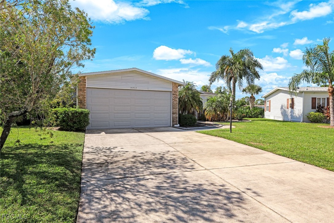 3 Bed Waterfront Home for Sale in North Fort Myers, FL — photo 2