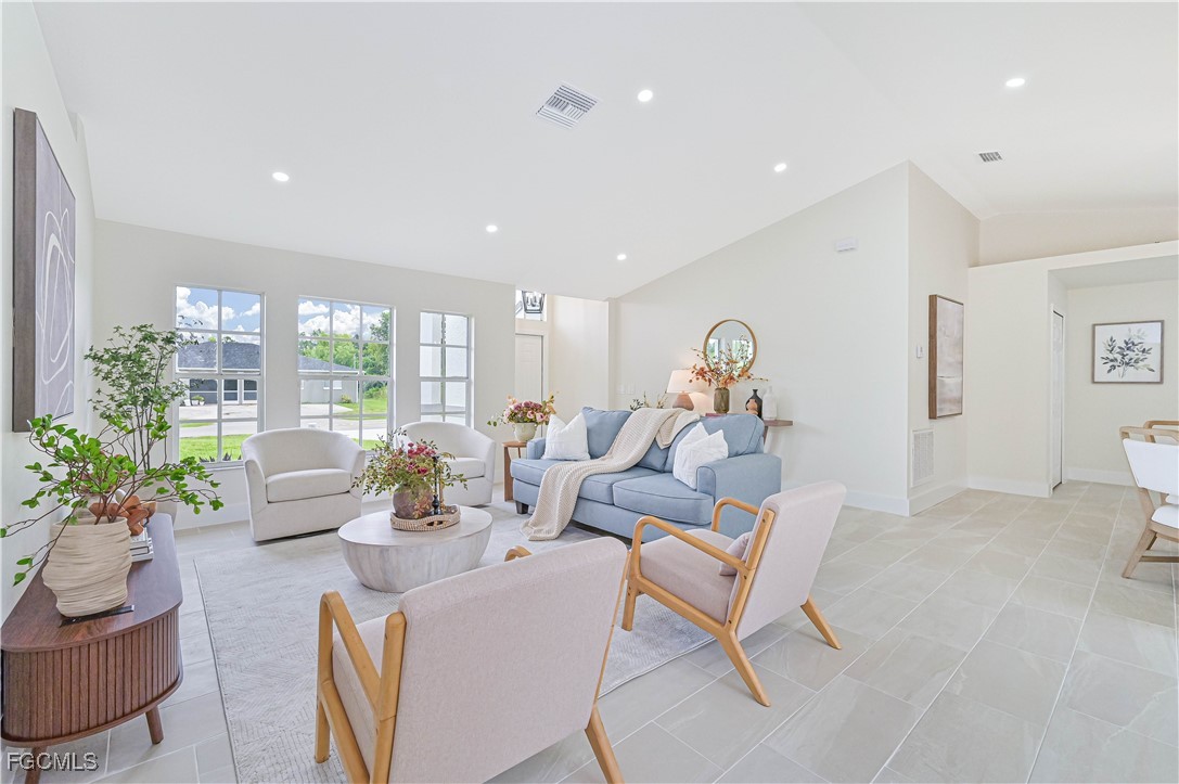 3 Bed SingleFamilyResidence for Sale in Lehigh Acres, photo 2