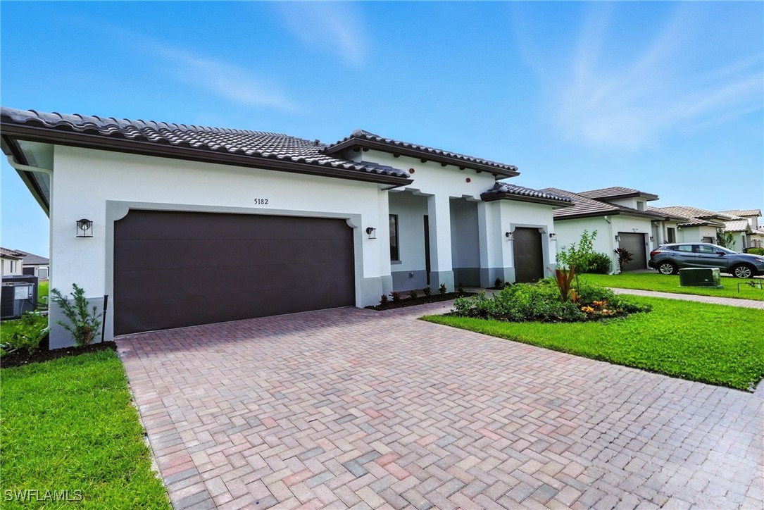 4 Bed SingleFamilyResidence for Sale in Maple Ridge, FL — photo 2