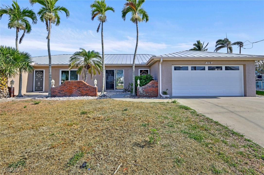 2 Bed Waterfront Home for Sale in Bokeelia, photo 2
