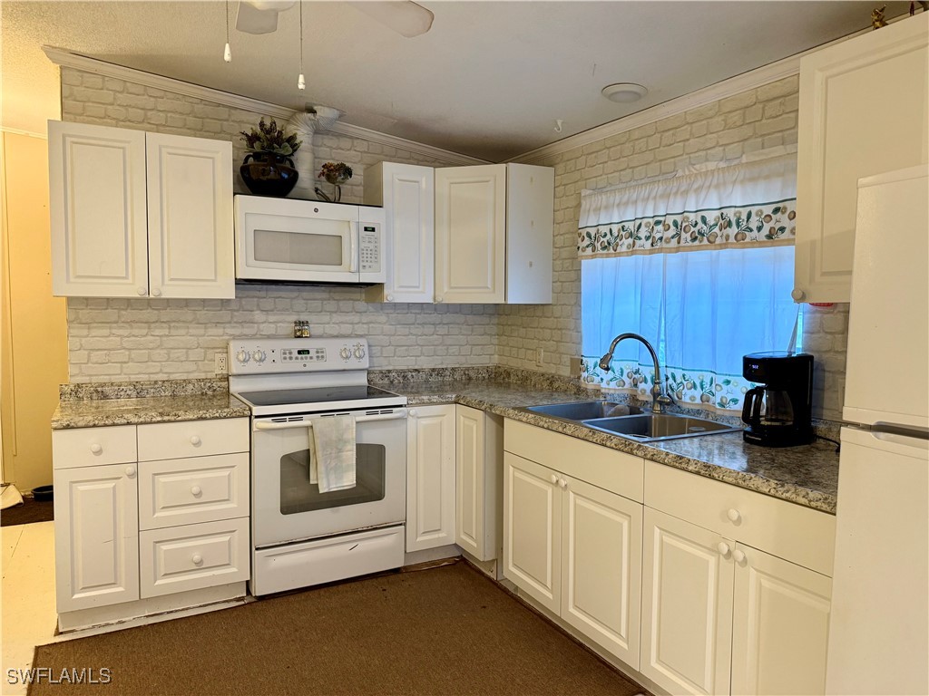 2 Bed ManufacturedHome for Sale in North Fort Myers, FL — photo 2