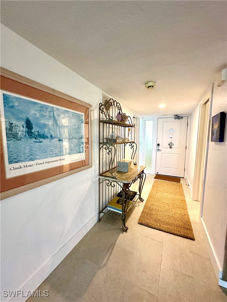 2 Bed Waterfront Home for Sale in Naples, photo 2