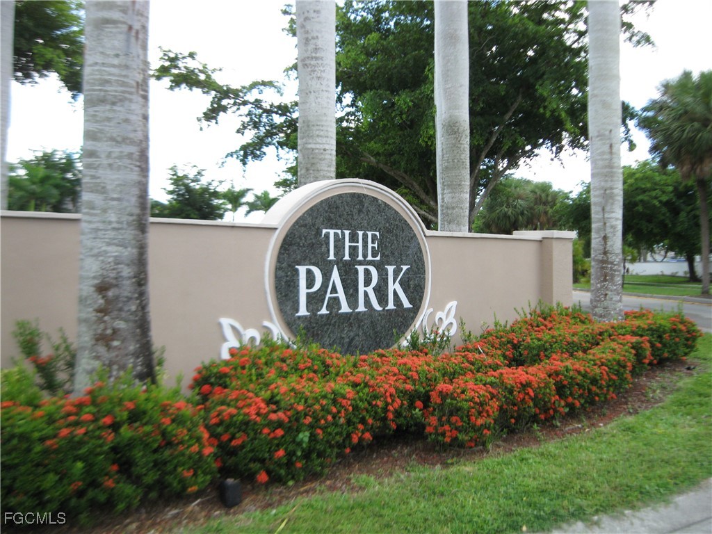 1 Bed Waterfront Home for Sale in Fort Myers, photo 2
