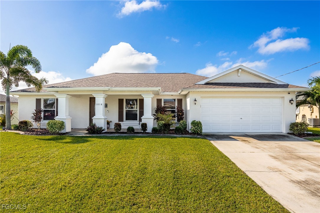 3 Bed Pool Home for Sale in Cape Coral, photo 2