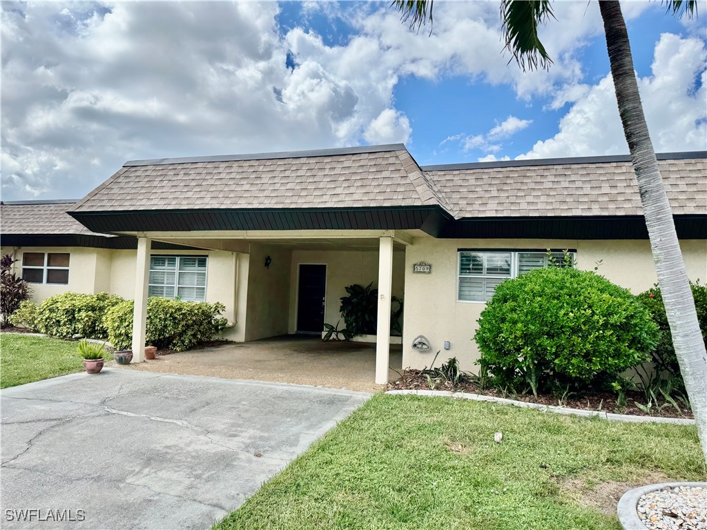 2 Bed Waterfront Home for Sale in Fort Myers, photo 2