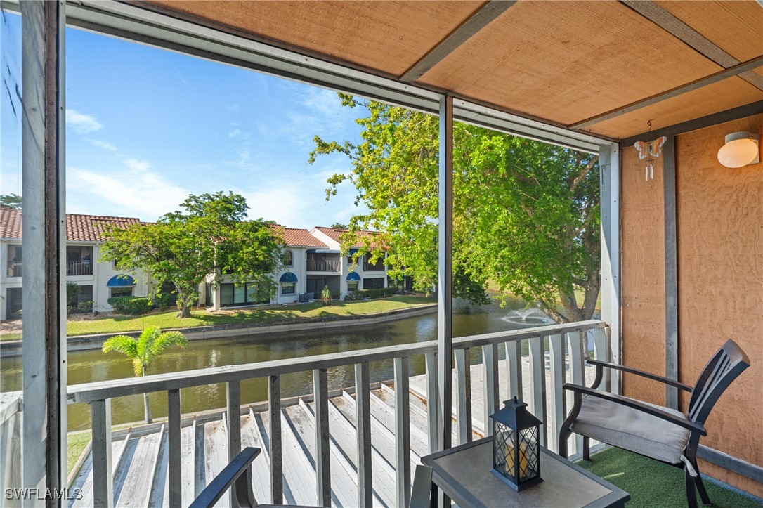 2 Bed Waterfront Home for Sale in Fort Myers, photo 2