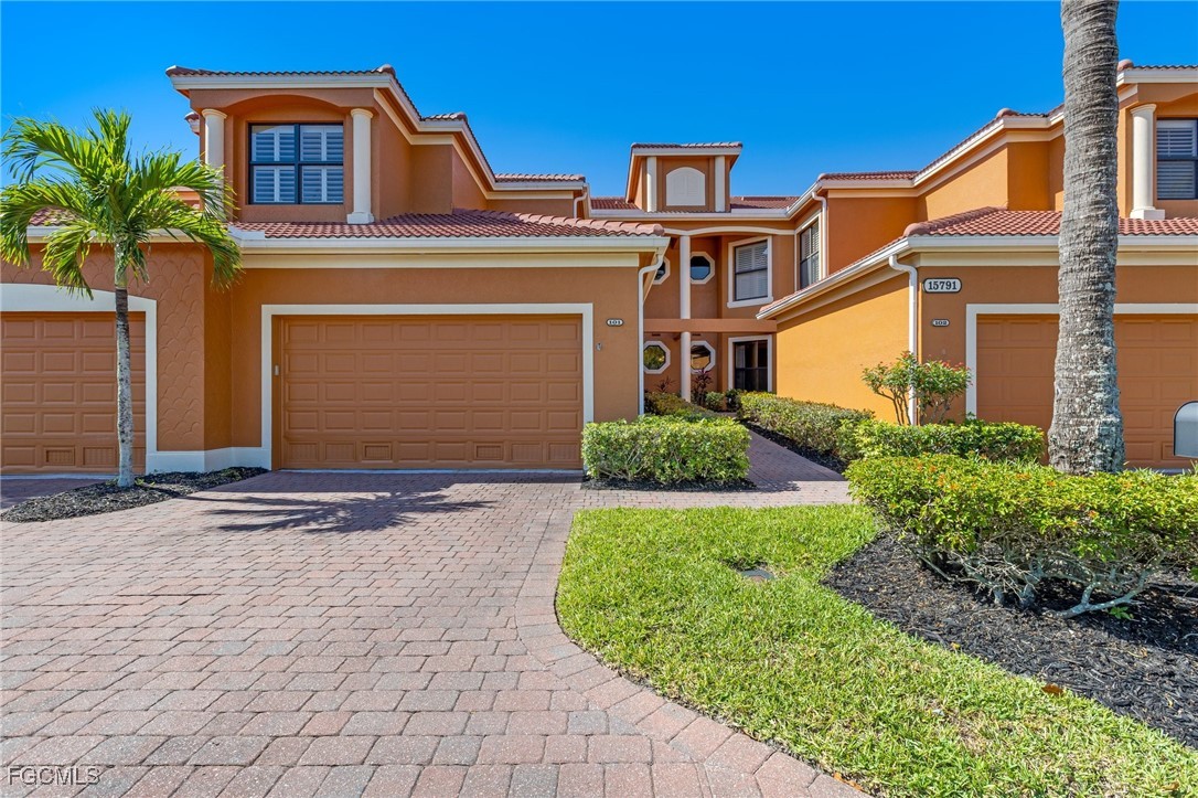 3 Bed Waterfront Home for Sale in Fort Myers, photo 2