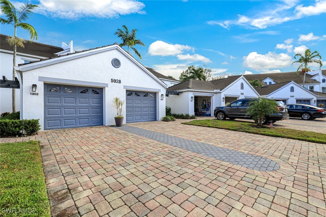 2 Bed Waterfront Home for Sale in Naples, photo 2