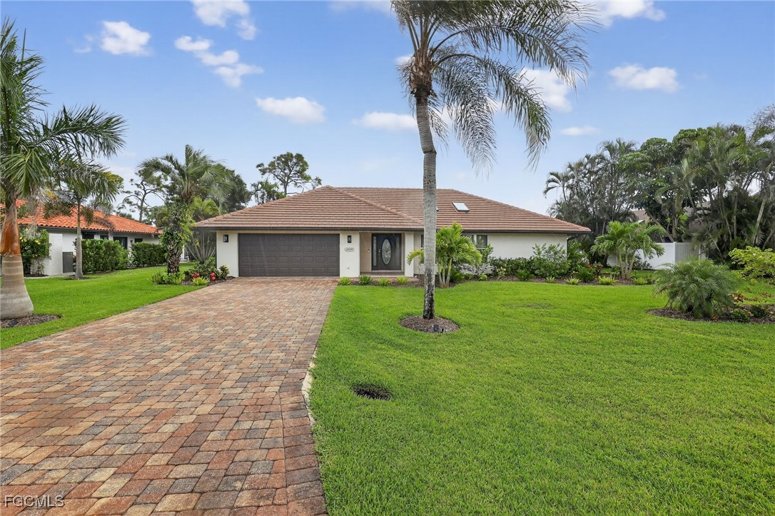 3 Bed Pool Home for Sale in Spanish Wells, photo 2