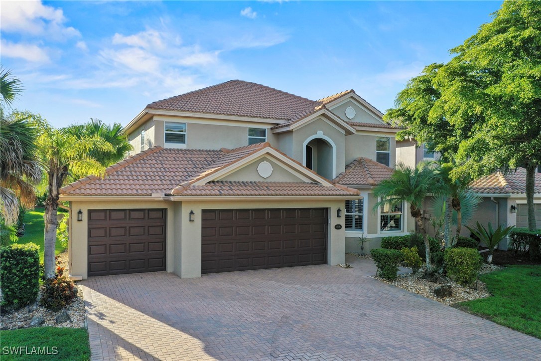 5 Bed Pool Home for Sale in Bella Terra, photo 2