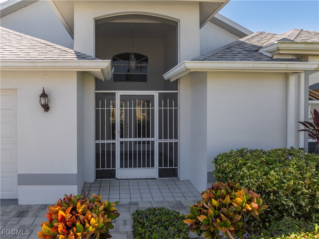 3 Bed Waterfront Home for Sale in North Fort Myers, photo 2