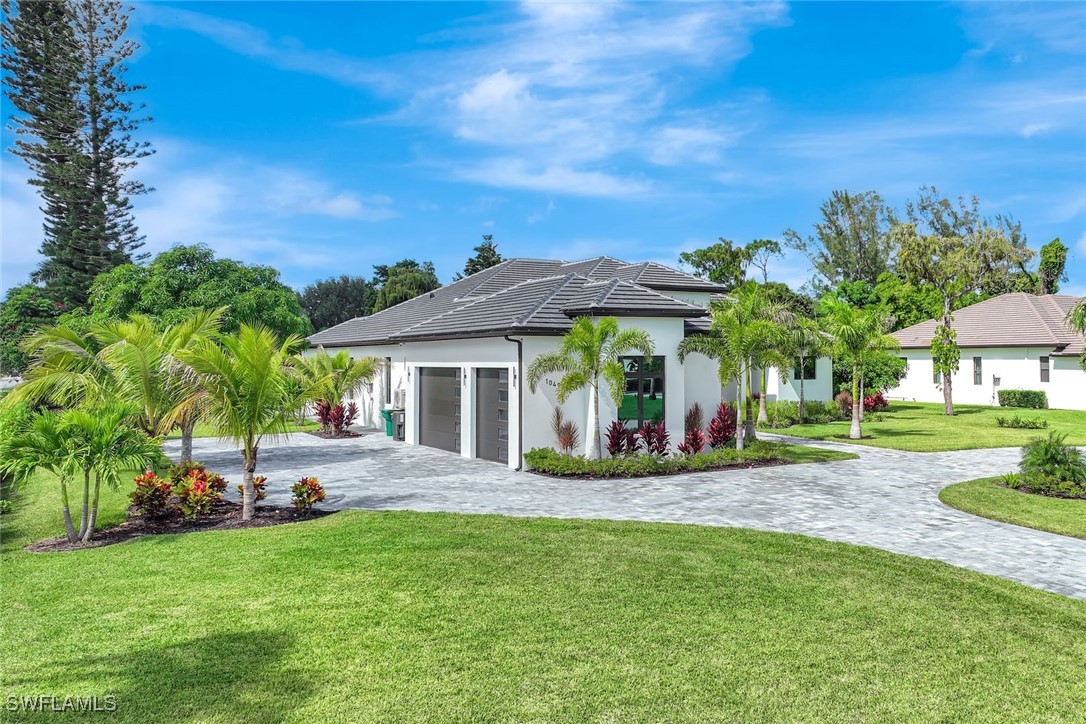 5 Bed Pool Home for Sale in Four Seasons, photo 2