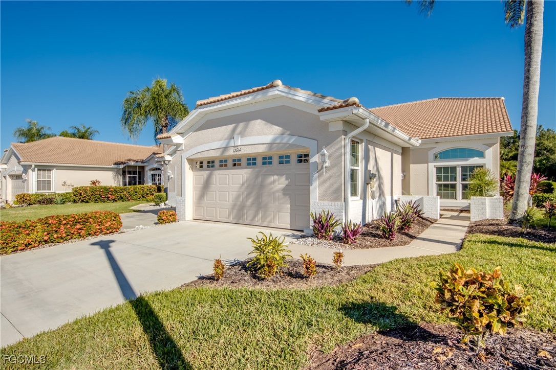 3 Bed Waterfront Home for Sale in Fort Myers, photo 2