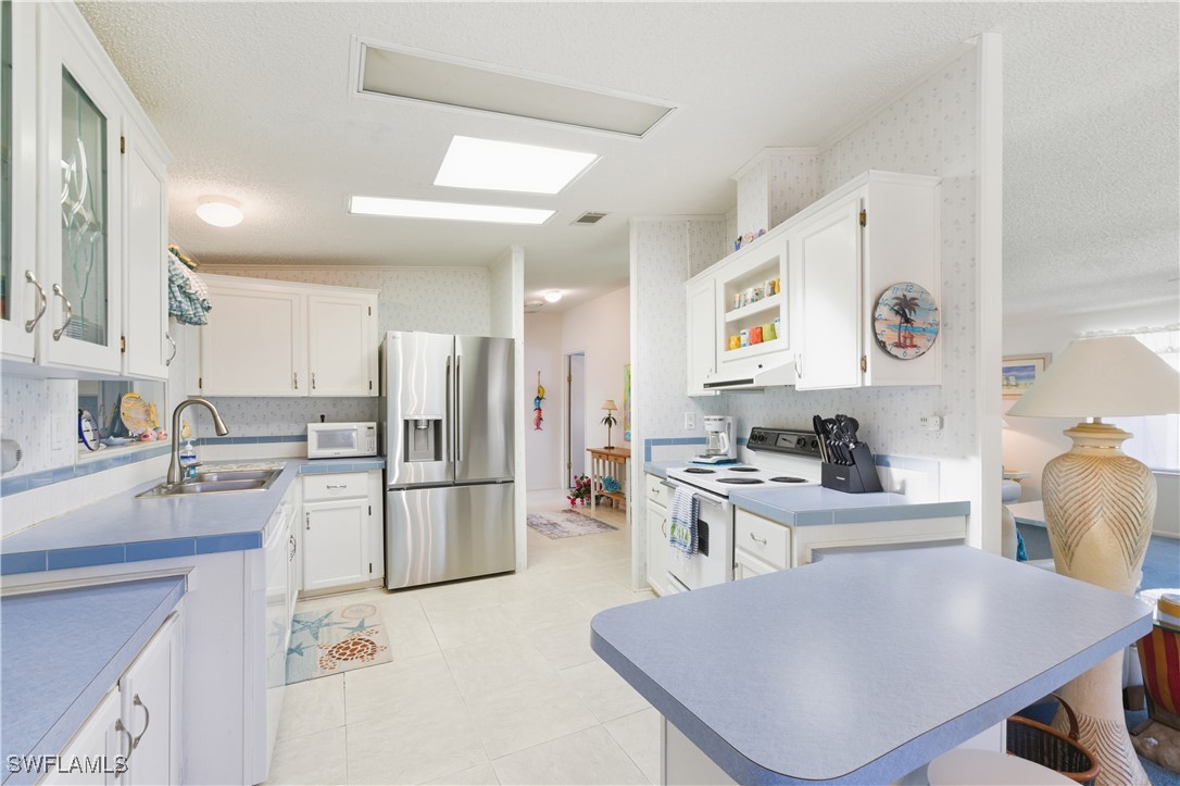 2 Bed Waterfront Home for Sale in Riverwood, FL, $312,000 — photo 2