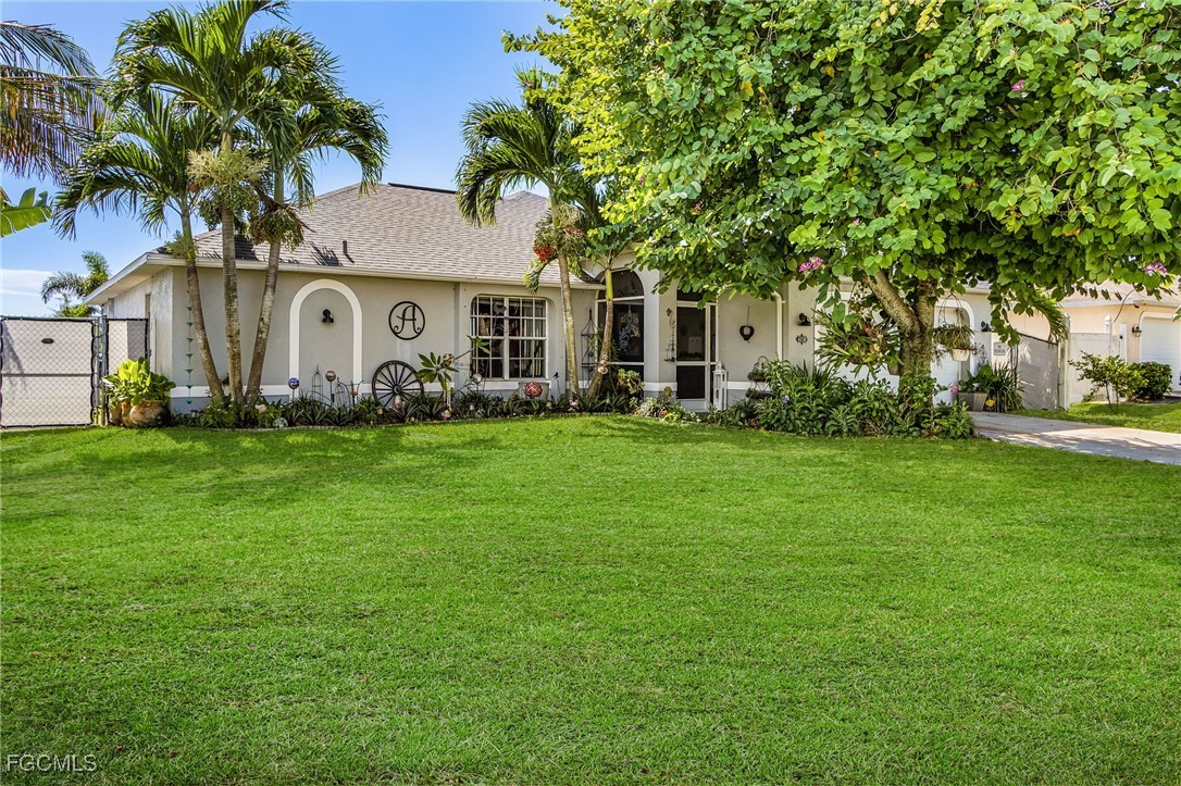 4 Bed SingleFamilyResidence for Sale in Cape Coral, photo 2