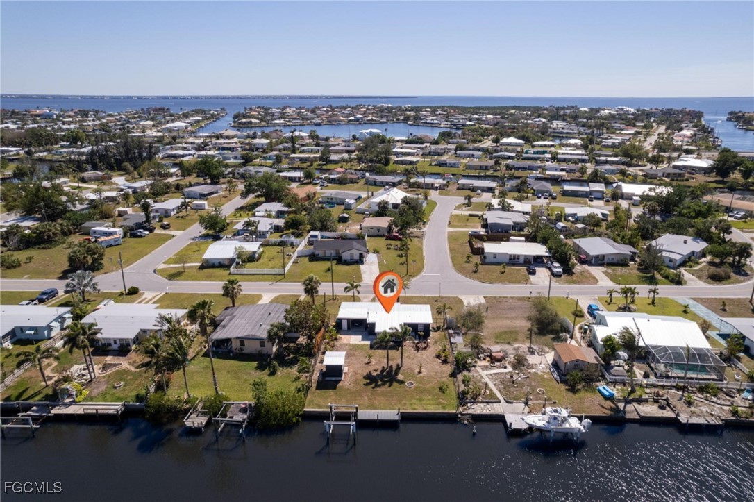 2 Bed Waterfront Home for Sale in Port Charlotte, photo 2