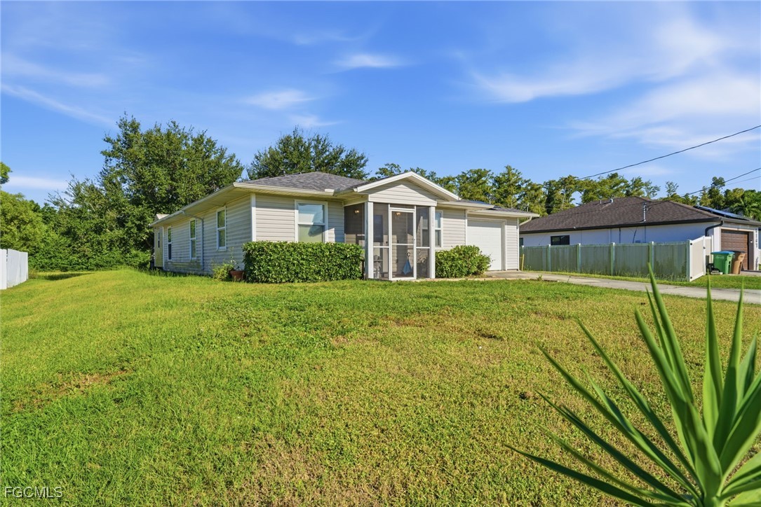 3 Bed SingleFamilyResidence for Sale in Cape Coral, FL — photo 2