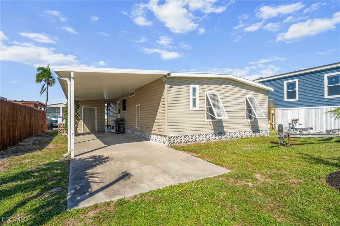 2 Bed Waterfront Home for Sale in St James City, photo 2